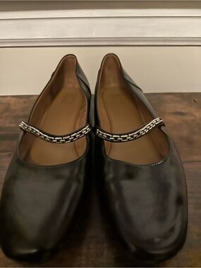 Naturalizer Black Leather Mary Jane Flats with Chain Strap Accent